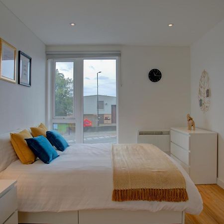 Lovely 2-Bed Apartment In Manchester With Parking Exterior foto