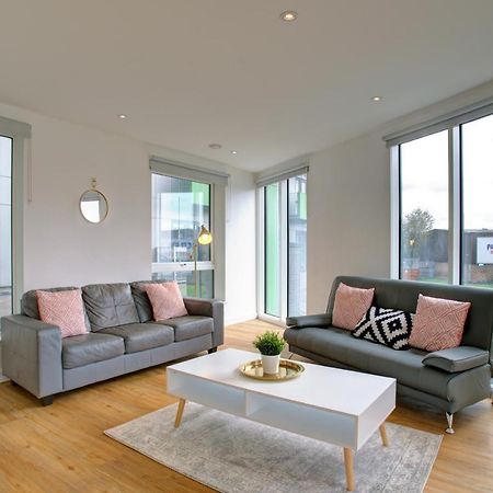 Lovely 2-Bed Apartment In Manchester With Parking Exterior foto