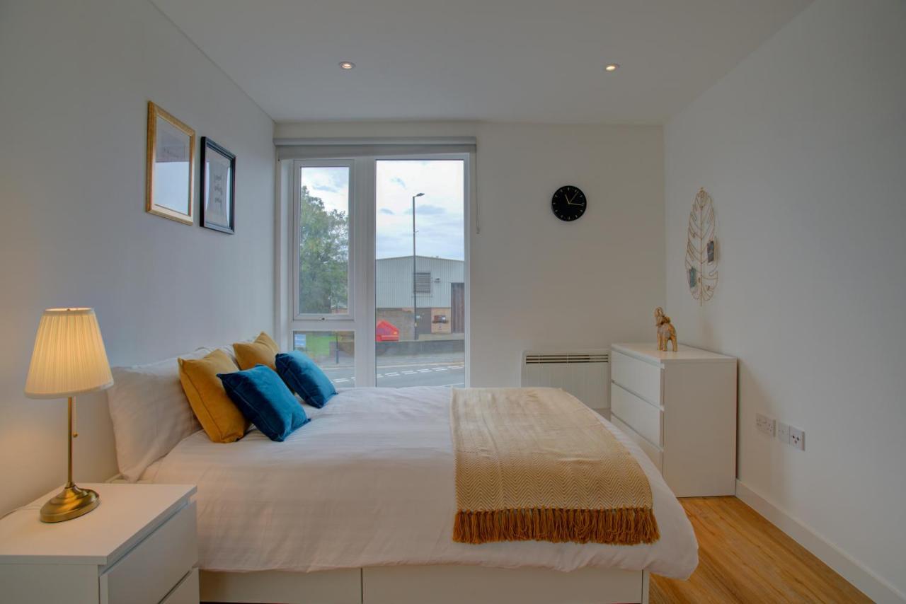 Lovely 2-Bed Apartment In Manchester With Parking Exterior foto