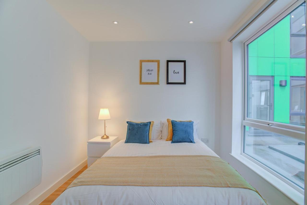 Lovely 2-Bed Apartment In Manchester With Parking Exterior foto