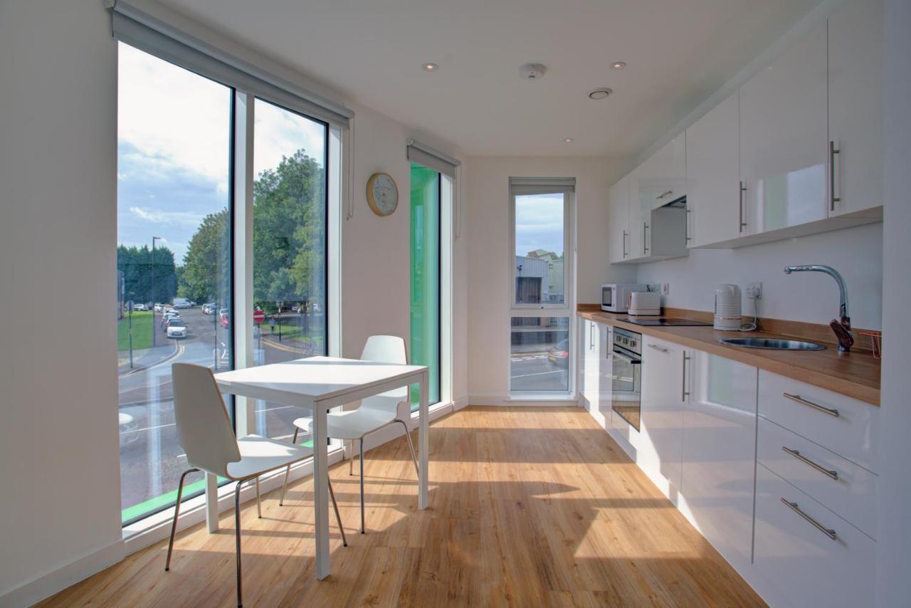 Lovely 2-Bed Apartment In Manchester With Parking Exterior foto