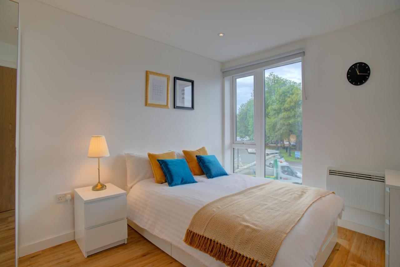 Lovely 2-Bed Apartment In Manchester With Parking Exterior foto